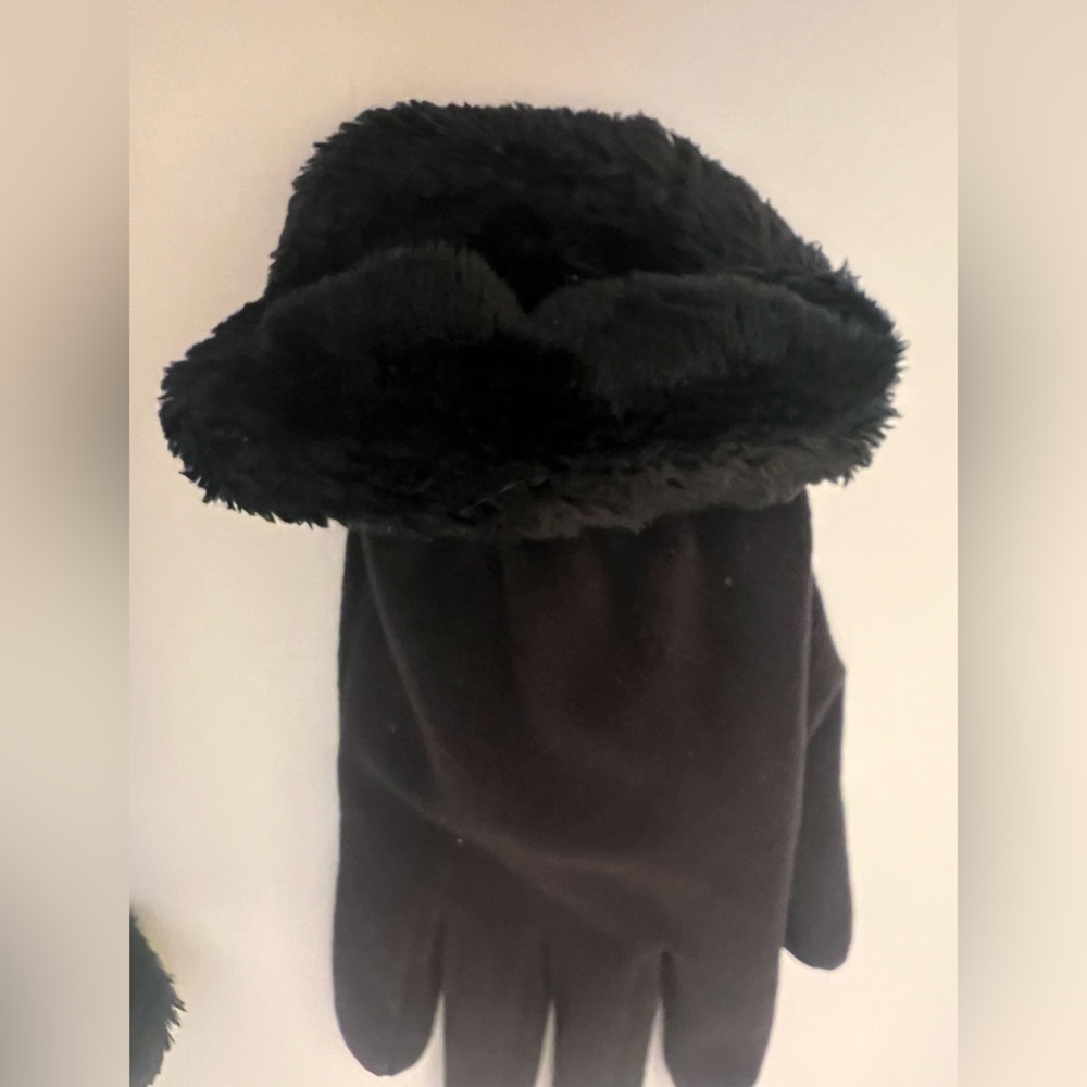 ISOTONER WOMEN’S STRETCH FLEECE GLOVES W/MICROLUXE LINING SIZE SMALL. BLACK - Picture 4 of 11